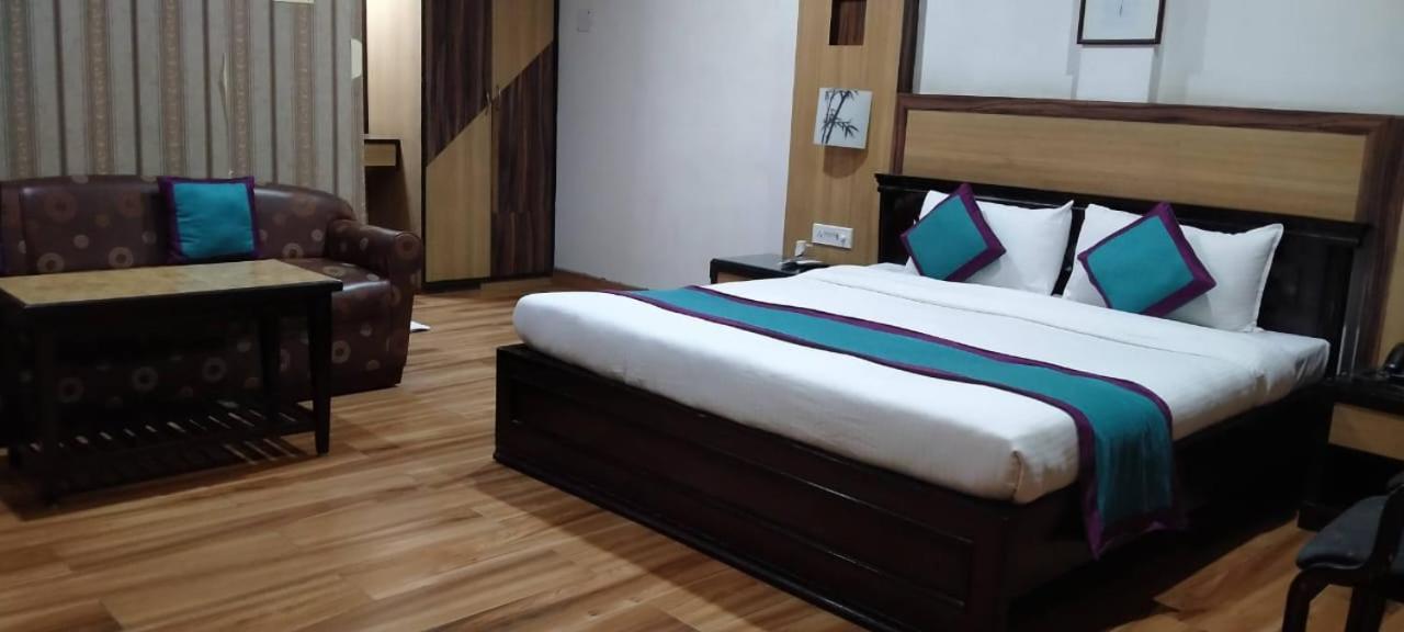 Hotel Little Palace Dibrugarh Exterior foto